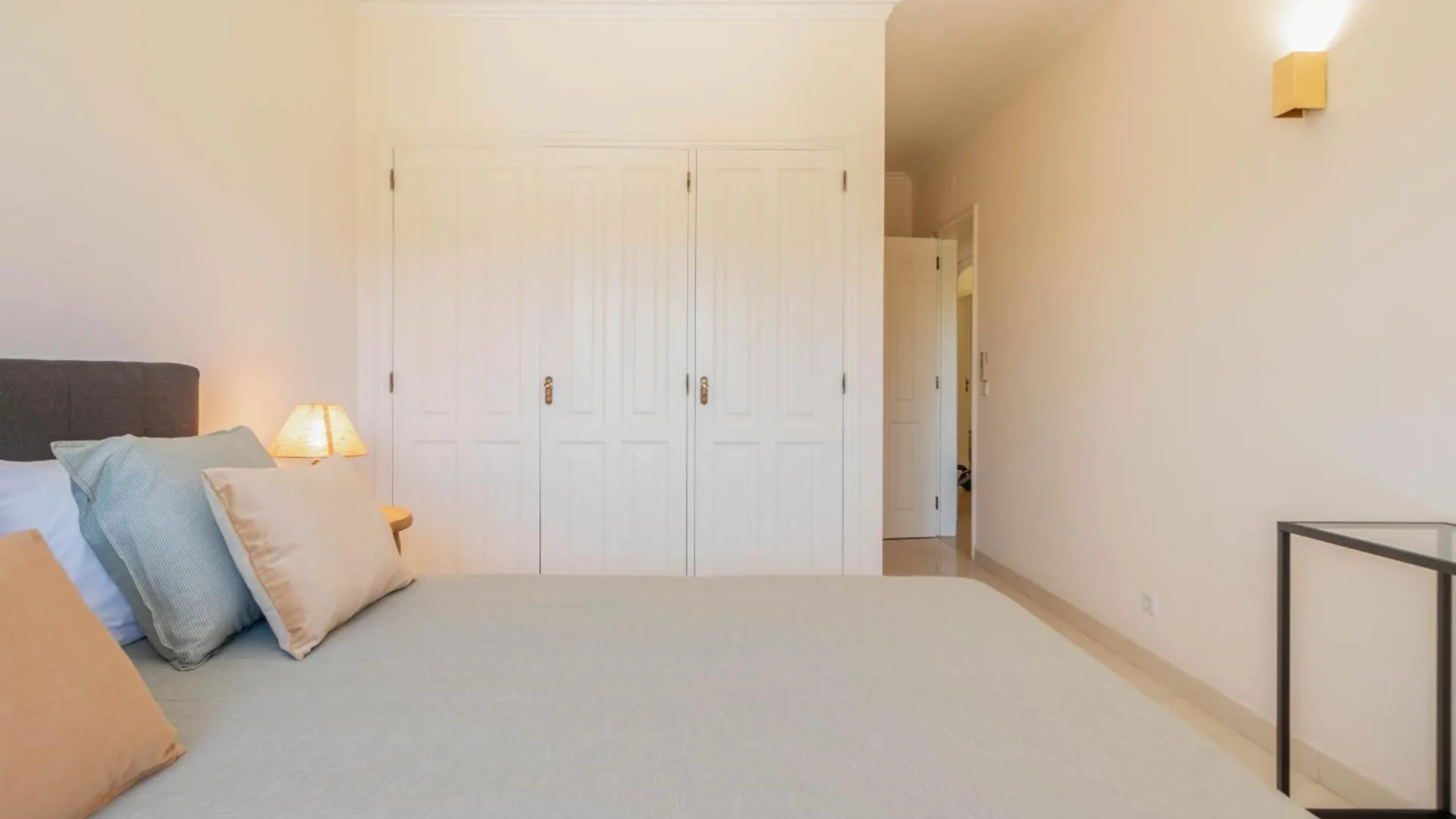 Central Cascais Apartment With Private Parking