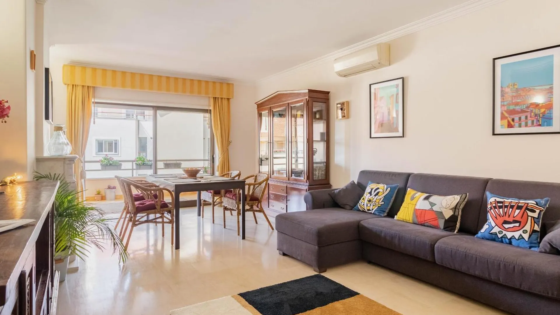 Central Cascais Apartment With Private Parking