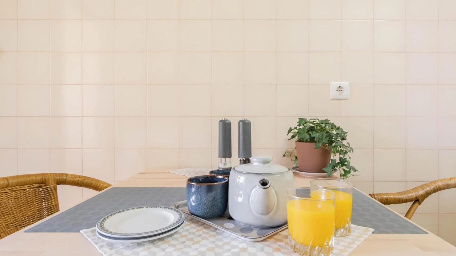 Central Cascais Apartment With Private Parking