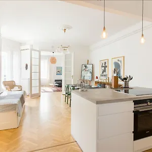 Klauzal W/3 Bedrooms, French Balcony Apartment Budapest