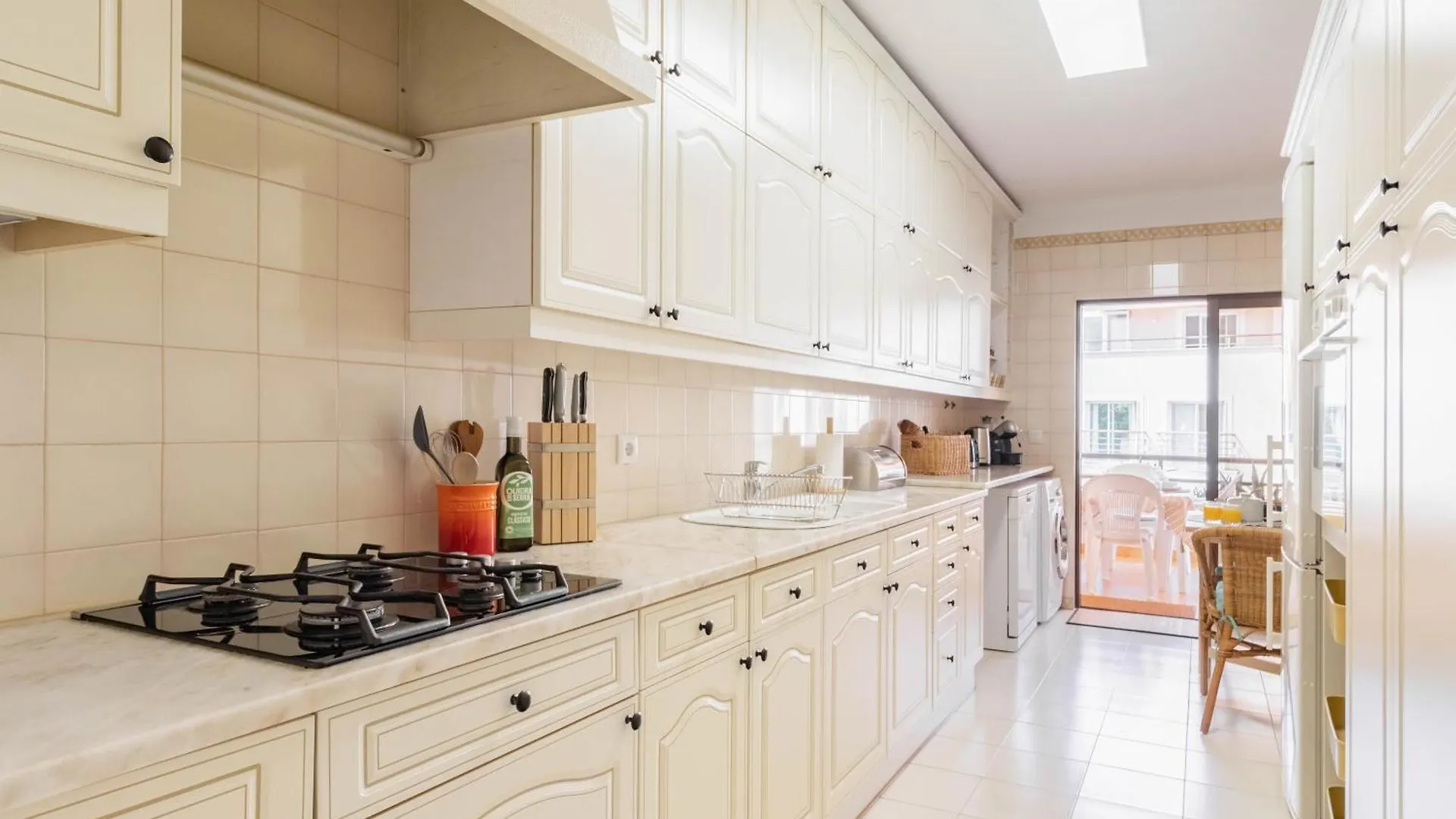 Central Cascais Apartment With Private Parking