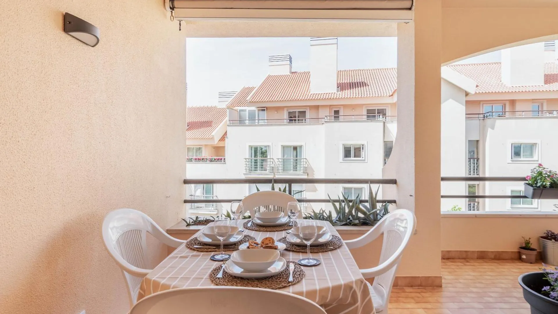 Central Cascais Apartment With Private Parking
